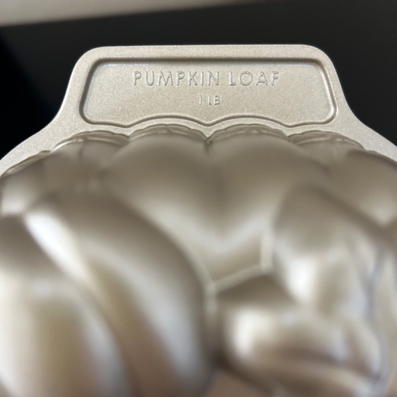 Vintage Nordic Ware Pumpkin Loaf Pan Fall Baking Loaf Pan. NWOT - Picture 5 of 6